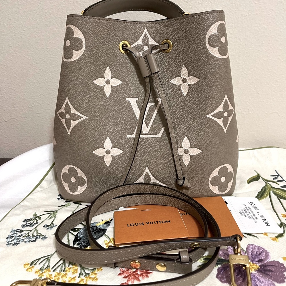 Louis Vuitton Neo Noe Bicolor Dove grey Empriente Leather